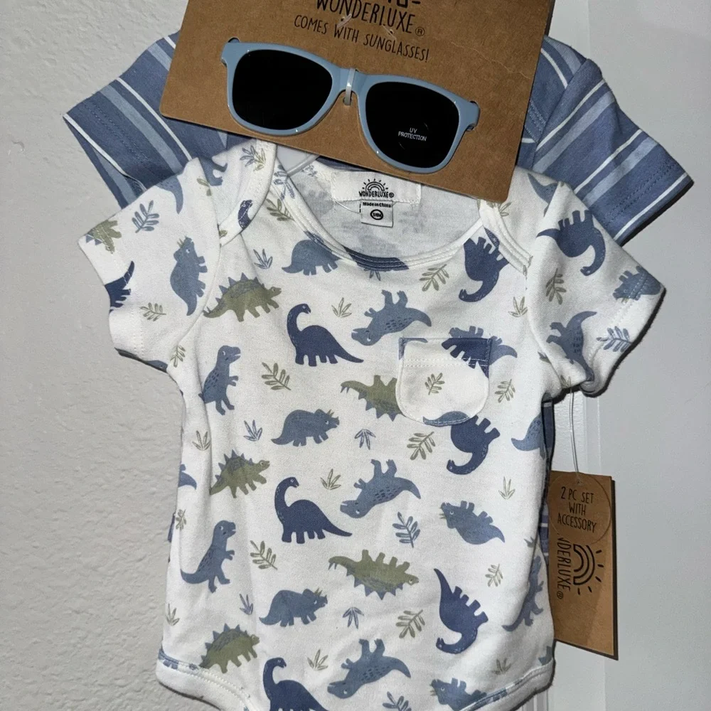 NWT BABYS 3GIFT SET Pearl Blue Car Print Baby Bib and Onesie Set